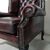 Coppia di poltrone chesterfield Queen Anne vintage inglese originale in pelle bordeaux anticato 