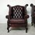 Coppia di poltrone chesterfield Queen Anne vintage inglese originale in pelle bordeaux anticato 