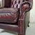 Coppia di poltrone chesterfield Queen Anne nuova inglese originale in pelle rosso bordeaux anticato 