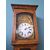 Orologio a pendolo laccato dell'Ottocento