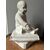 Scultura di un bambinon seduto, marmo bianco