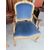 Coppia di poltrone in legno dorato con gambe mosse