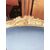 Coppia di poltrone in legno dorato con gambe mosse