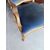 Coppia di poltrone in legno dorato con gambe mosse