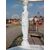 Gazebo con statue in ghisa