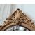 Grande specchiera ovale in legno dorato con cimasa con ricciolo