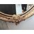 Grande specchiera ovale in legno dorato con cimasa con ricciolo