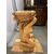 Coppia di sculture reggi-vaso in marmo giallo - Poseidone e Anfitrite. Italia, XIX-XX secolo.