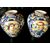 Coppia di vasi a “palla” in maiolica decorati alla maniera ‘veneziana’ con medaglioni raffiguranti Ippolito e Isabella d’Este.Manifattura di Angelo Minghetti.Bologna