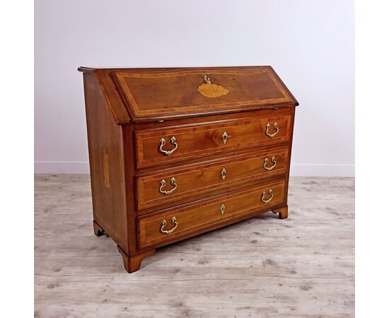 Chest of drawers with flap in inlaid solid walnut, Piedmont 18th century     