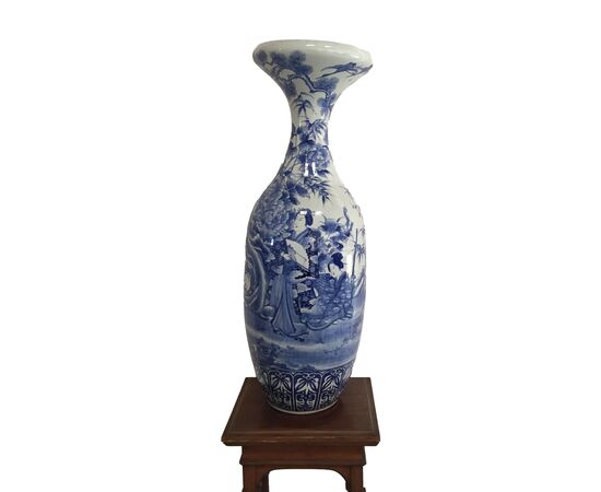 Painted porcelain vase, Japan, late 18th - early 19th century     