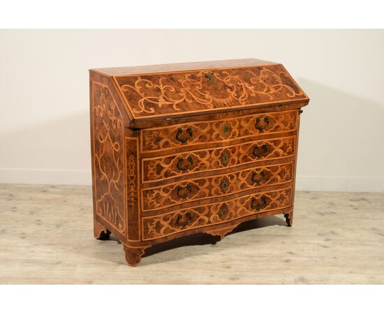 Chest of drawers with flap in veneered and inlaid wood, Piedmont, early 18th century     