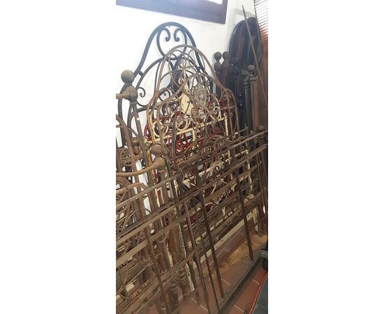 Many iron beds from 35 euros each to 55 ...