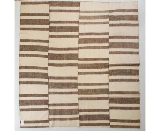 Kilim quadrato nei colori naturali della lana - n. 1218 -