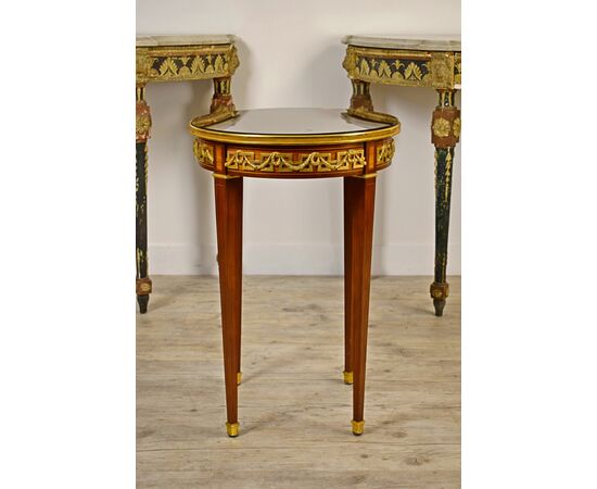 Elegante tavolino da centro, Francia XX secolo, stile Luigi XVI