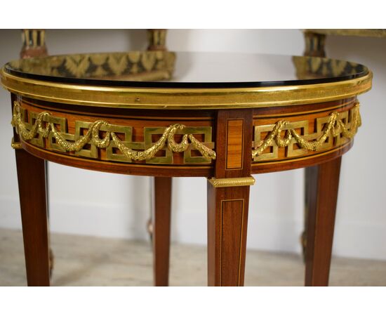 Elegante tavolino da centro, Francia XX secolo, stile Luigi XVI