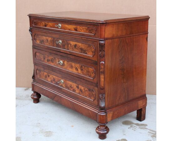 Antique Louis Philippe chest of drawers in walnut - Italy, 19th century     