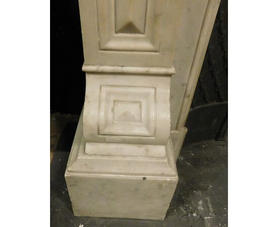  chm760 - camino in marmo bianco di Carrara, epoca '800, cm L 152 x H 102 x P 40