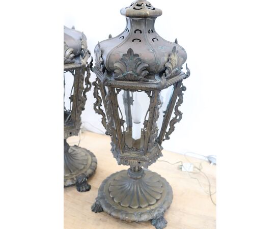 Coppia di lanterne da tavolo in bronzo inizi secolo XX
