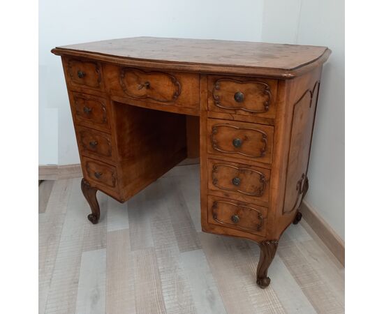 Baroque desk veneered in walnut briar - Louis XV style - 94 cm long!     
