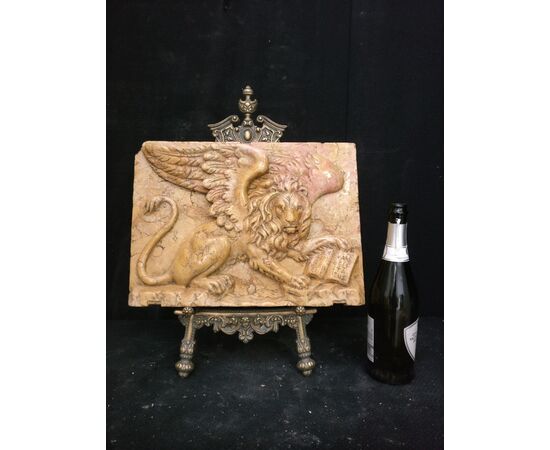 Leone di San Marco - Serenissima in bassorilievo - 41 x 30 cm - Marmo Rosa Perlino - xx secolo - Venezia