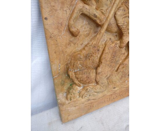 Bassorilievo - San Giorgio ed il Drago - 41 x 50 cm - Marmo Nembro Giallo - xx secolo - Venezia