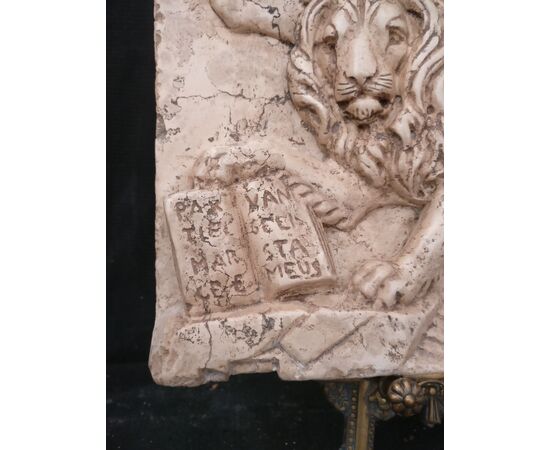 Leone di San Marco - Serenissima in bassorilievo - 41 x 30 cm - Marmo nembro - xx secolo - Venezia