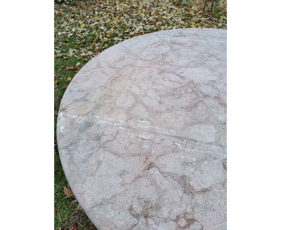 Tavolo tondo in marmo rosso Verona con basamento a base quadrata - Venezia - Diametro 140 cm