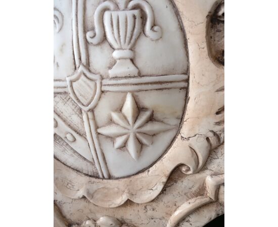 Stemma Fiorentino in marmo finemente scolpito - 45 cm x 37 cm