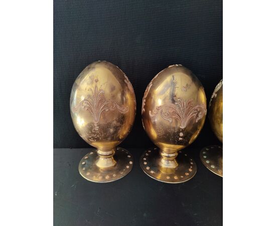 Strepitoso set di 4 uova in vetro dorato e dipinto - La maschere di Carnevale - H 25 cm - Venezia