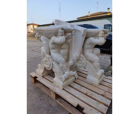 Magistrale coppia di Basi in marmo di Carrara liberty, unico blocco - H 75 cm