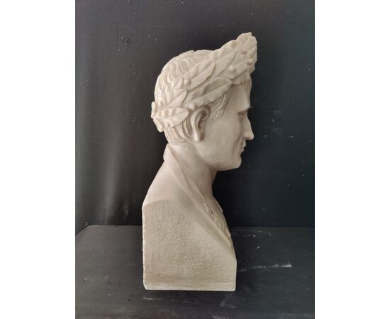 Dal modello di Canova - Busto raffigurante Napoleone incoronato Imperatore - H 60 cm - Marmo di Carrara - Francia