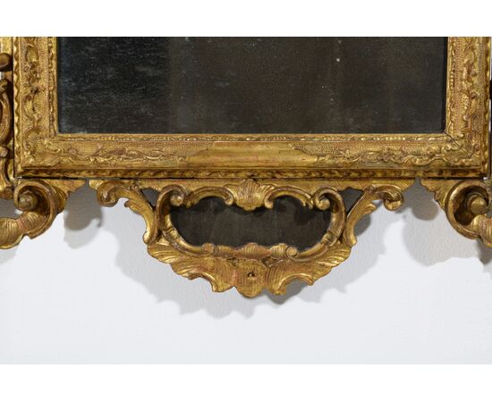 Specchiera in legno intagliato e dorato, Venezia, periodo barocchetto, seconda metà XVIII secolo 