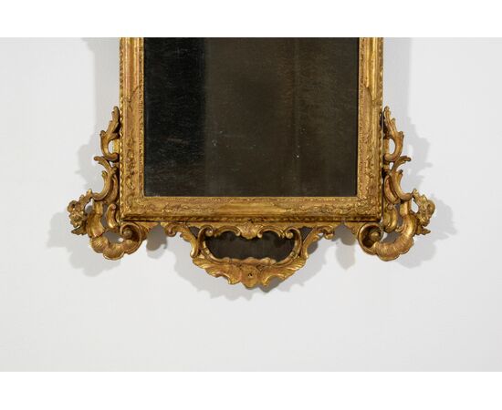 Specchiera in legno intagliato e dorato, Venezia, periodo barocchetto, seconda metà XVIII secolo 