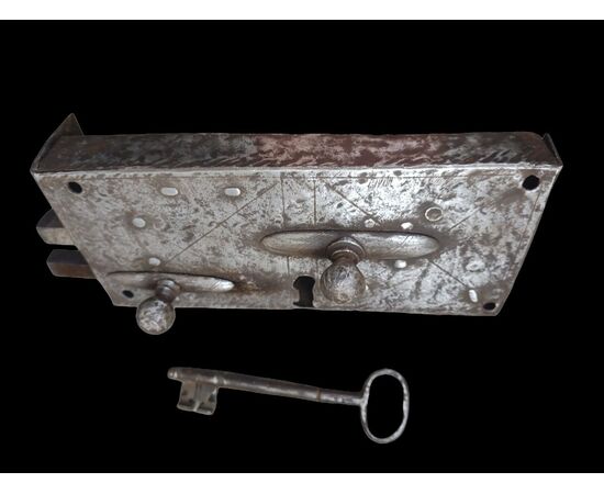 Bella serratura incisa da portone seconda metà XVIII secolo 