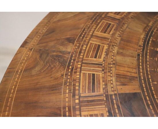 Tavolo antico in legno di noce intarsiato, metà XIX secolo PREZZO TRATTABILE