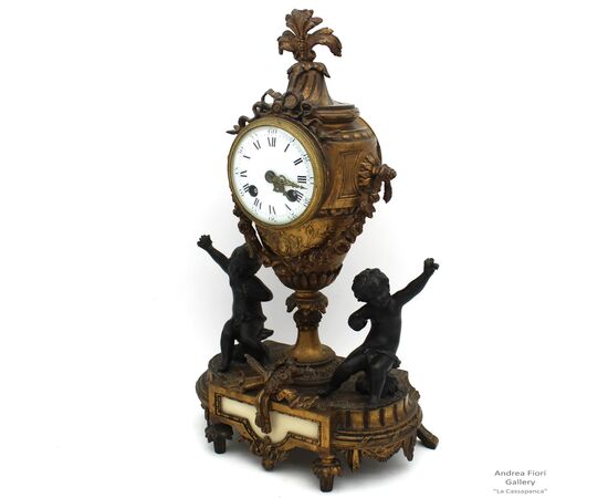 Antique Napoleon III clock in gilded bronze - period 800     