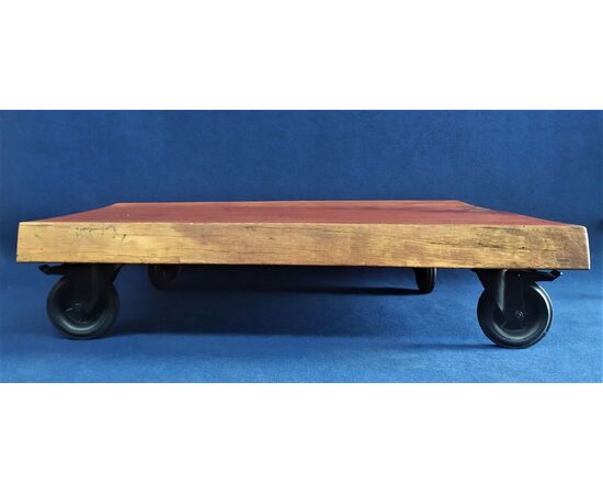 Tavolo da salotto in legno quebracho con ruote - cm 107