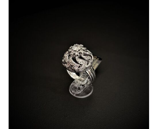 Openwork ring in Platinum with 0.45 ct central diamond     