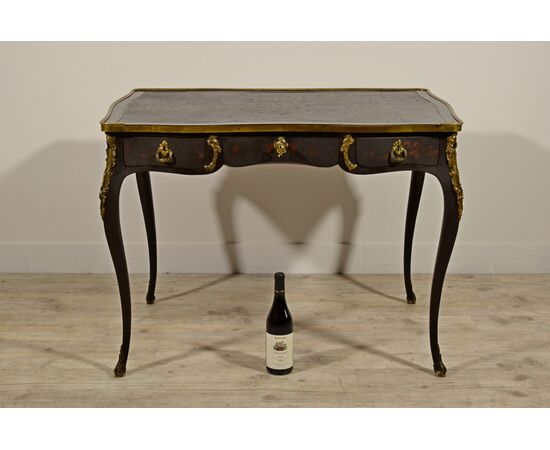 Lacquered wooden desk, Louis XV style, France, late 19th - early 20th century     