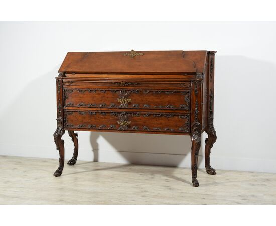 Elegant flap cabinet in walnut finely carved with rocaille motifs, early 18th century     
