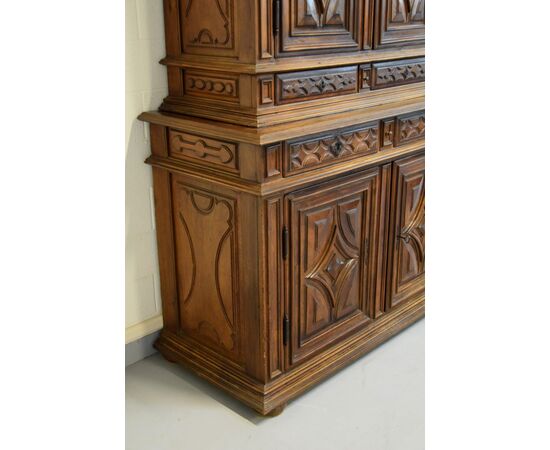 Double body cabinet in carved walnut, Piedmont, 17th century     