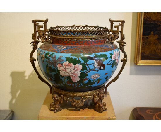 Cloisonné vase mounted on gilt bronze, France 19th century     