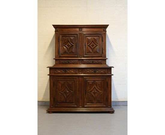 Double body cabinet in carved walnut, Piedmont, 17th century     