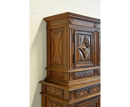 Double body cabinet in carved walnut, Piedmont, 17th century     