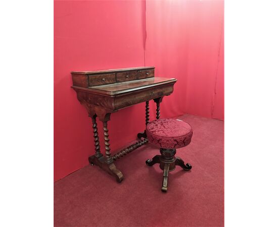 Pianist stool
