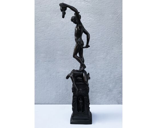 Scultura in bronzo "Perseo con la testa di Medusa" XX secolo