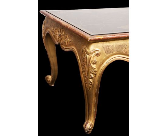 Tavolino da salotto antico Napoleone III Francese in legno dorato e intagliato. Periodo XIX secolo.