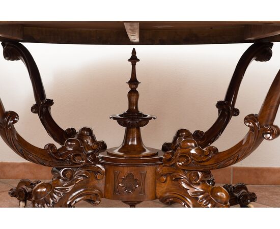 Antique English Victorian table in briar walnut with basket foot. Period 19th century.     