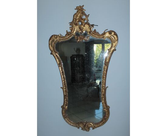 Antique mirror in gilded and carved wood, Louis Philippe era, Neapolitan period, 19th century.     